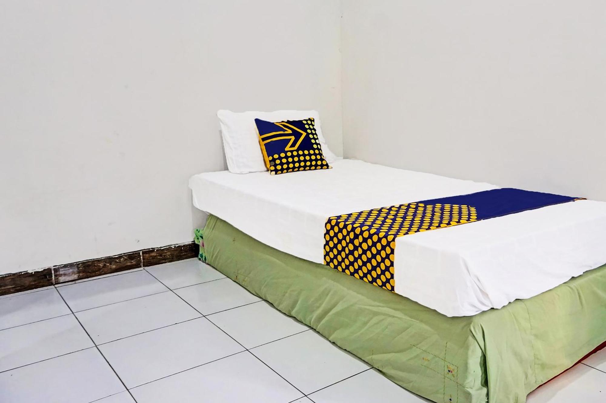 Hotel Oyo Life 91896 Kost Bu Dewi Syariah Pasuruan Zewnętrze zdjęcie