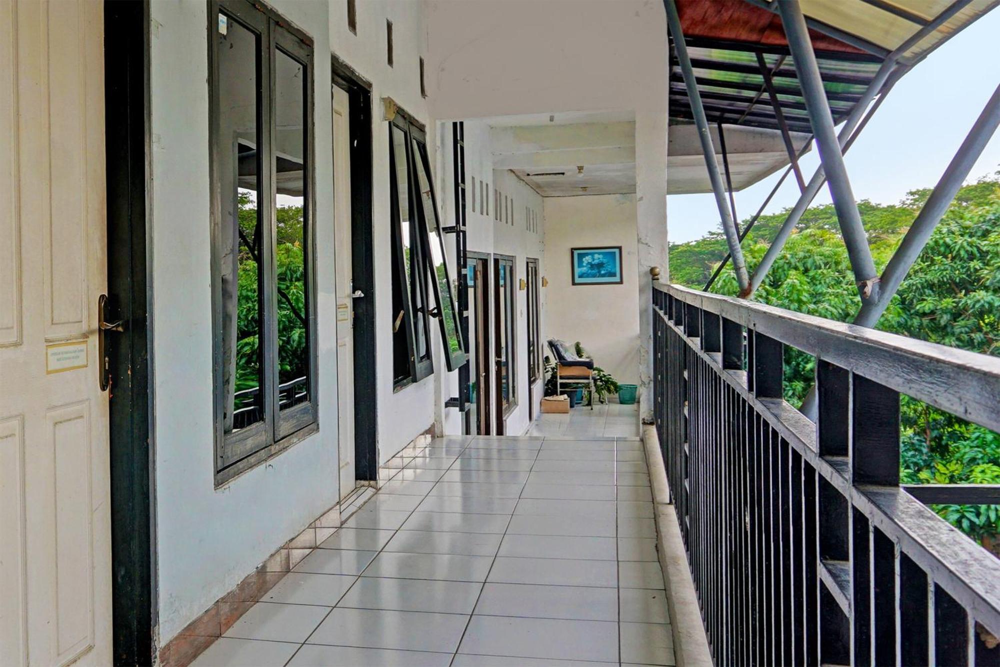 Hotel Oyo Life 91896 Kost Bu Dewi Syariah Pasuruan Zewnętrze zdjęcie
