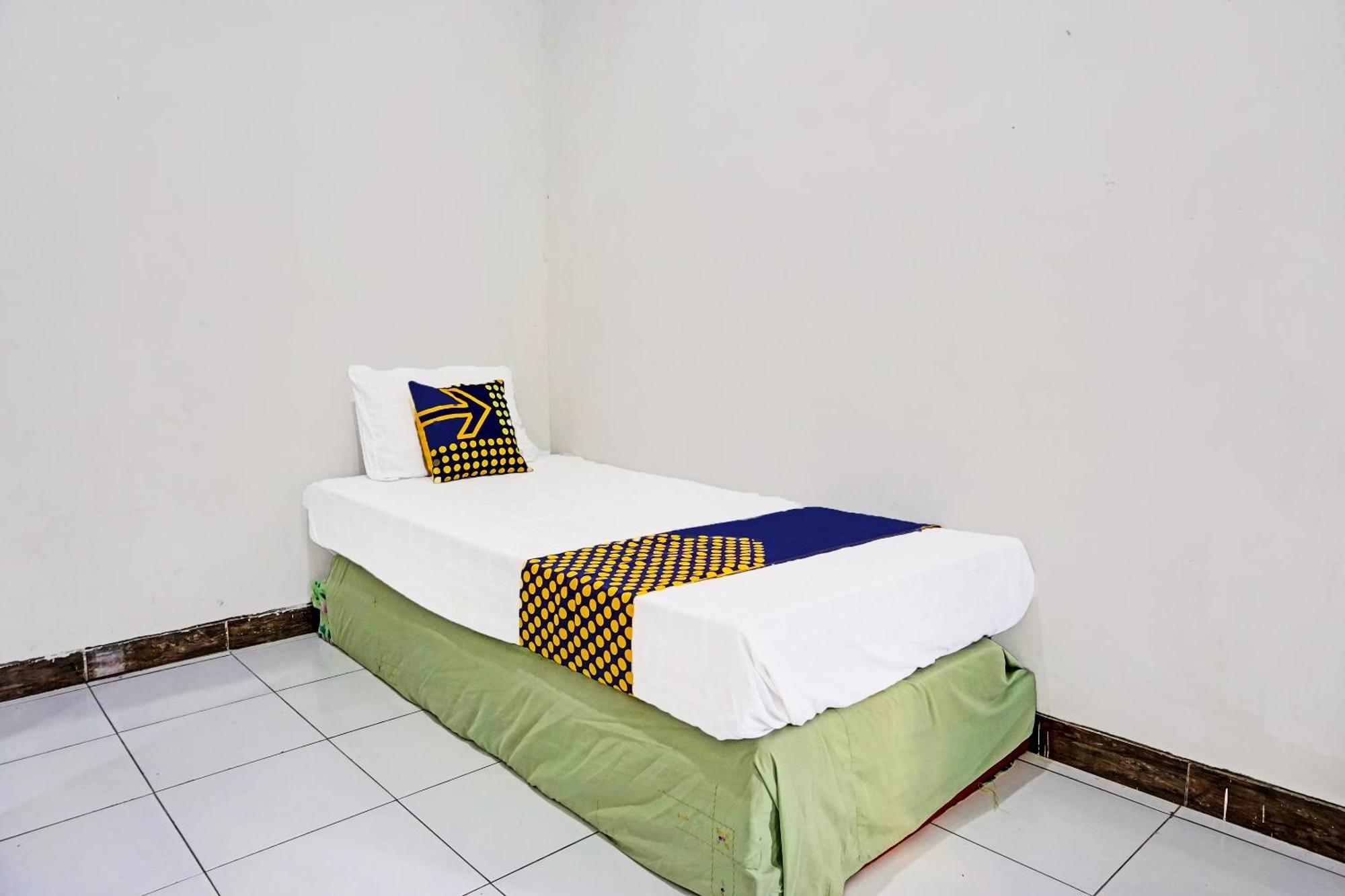 Hotel Oyo Life 91896 Kost Bu Dewi Syariah Pasuruan Zewnętrze zdjęcie