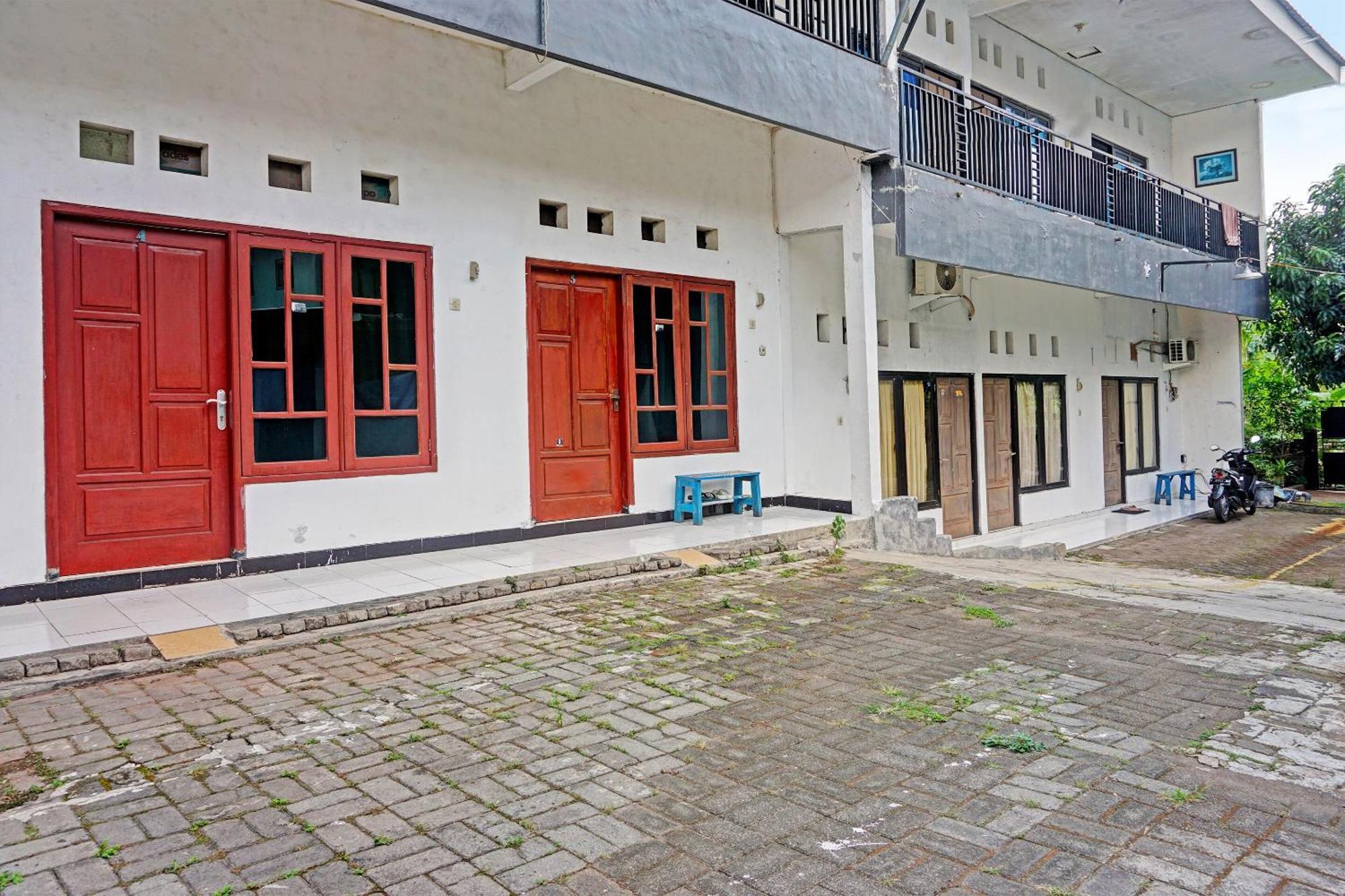 Hotel Oyo Life 91896 Kost Bu Dewi Syariah Pasuruan Zewnętrze zdjęcie