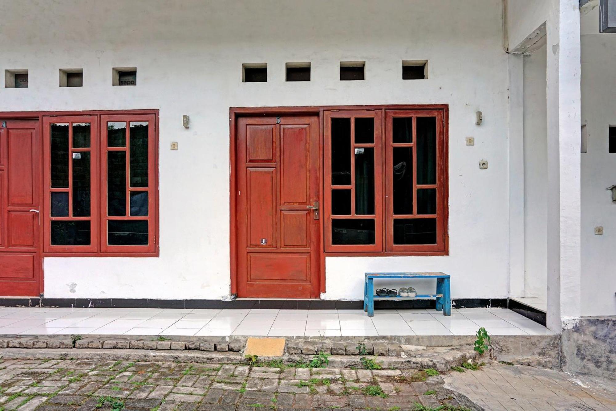 Hotel Oyo Life 91896 Kost Bu Dewi Syariah Pasuruan Zewnętrze zdjęcie