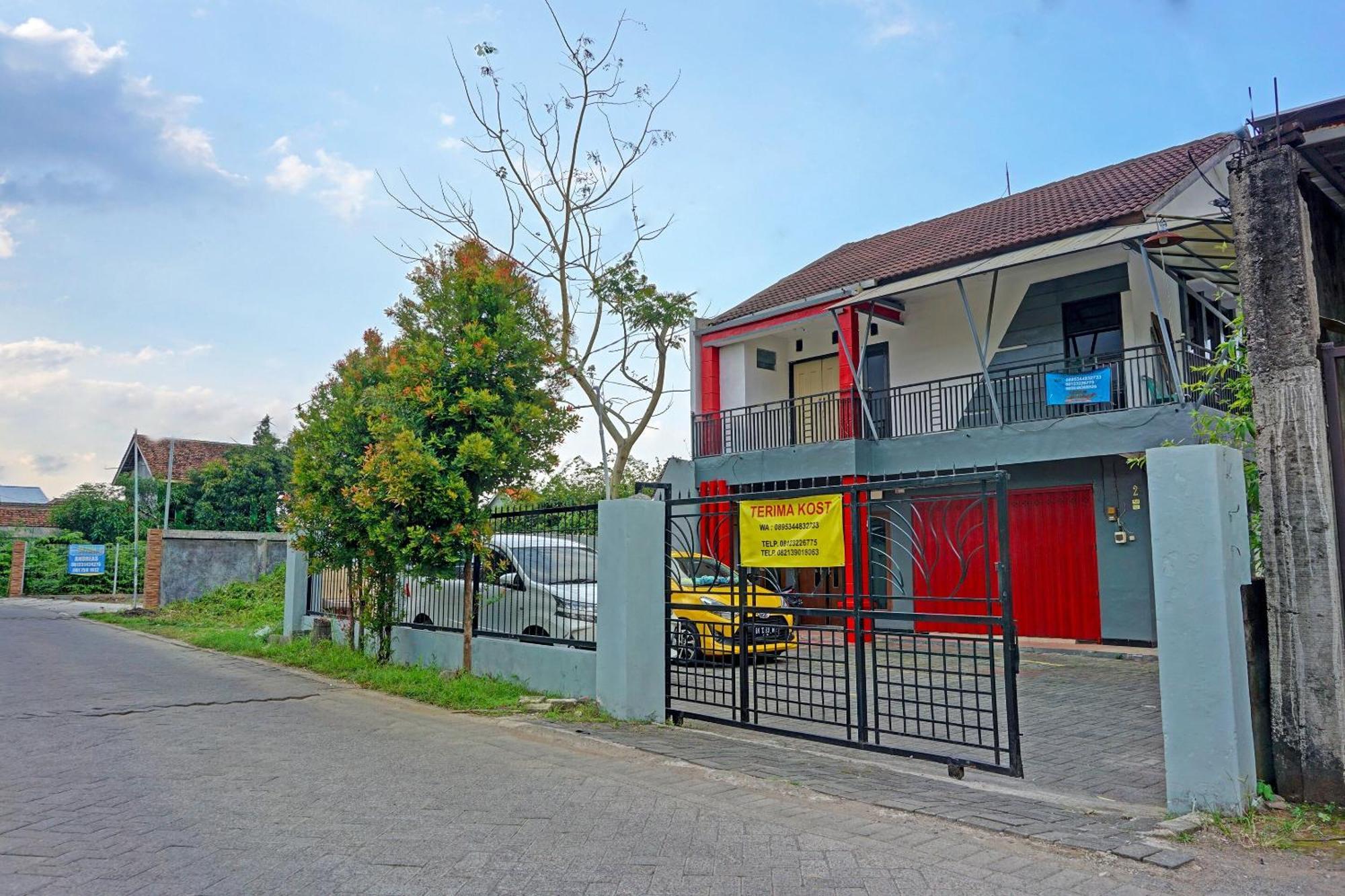 Hotel Oyo Life 91896 Kost Bu Dewi Syariah Pasuruan Zewnętrze zdjęcie